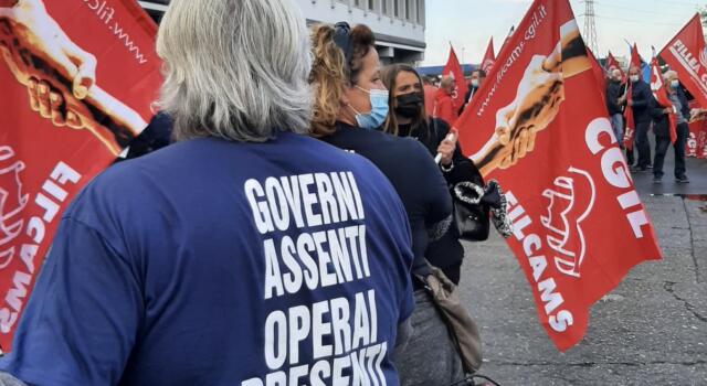 Lavoro: sciopero e corteo a Massa degli operai Sanac