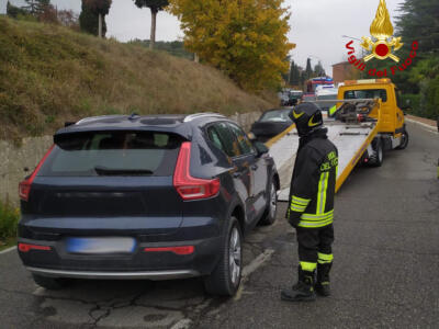 Frontale tra due auto, sei persone in ospedale