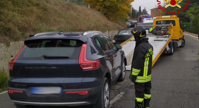 Frontale tra due auto, sei persone in ospedale