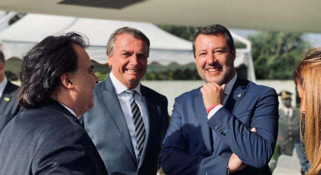 Presidente del Brasile Jair Bolsonaro con Salvini al sacrario militare di Pistoia, proteste e polemiche