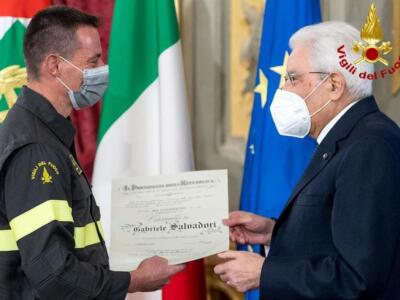 Presidente Mattarella conferisce onorificenza al Vigile del Fuoco Gabriele Salvadori per il soccorso alla ciclista