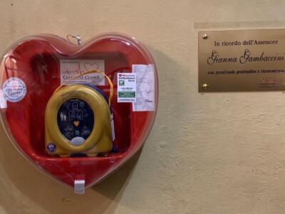 Nuovo defibrillatore a Palazzo Gambacorti  in memoria di Gianna Gambaccini