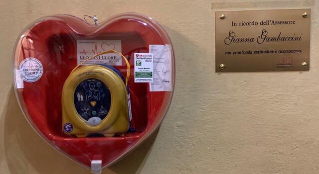 Nuovo defibrillatore a Palazzo Gambacorti  in memoria di Gianna Gambaccini