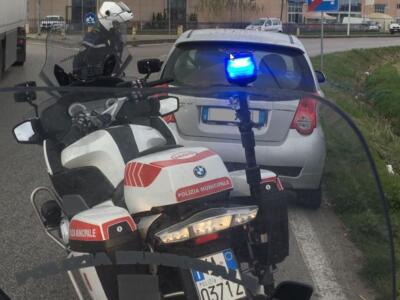 Guida in stato di ebbrezza, via la patente al 19enne