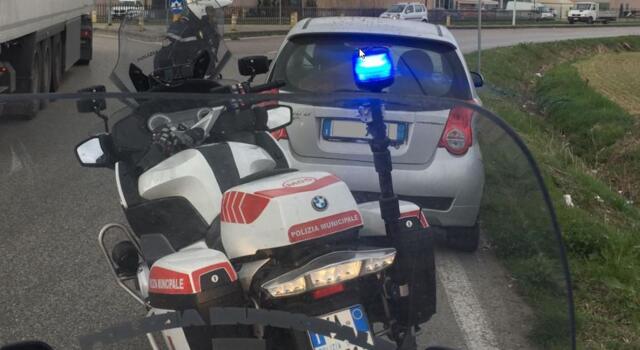 Guida in stato di ebbrezza, via la patente al 19enne