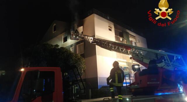 In fiamme appartamento, ecavuato palazzo a Livorno