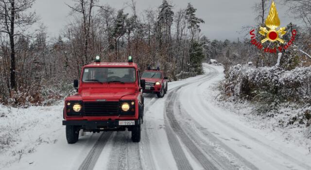 Pistoia: automobili in panne a causa della forte nevicata, intervenuti i Vigili del Fuoco