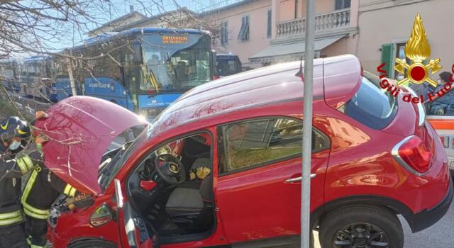 Quattro feriti (tra cui due bambini) in un incidente a San Giovanni Valdarno