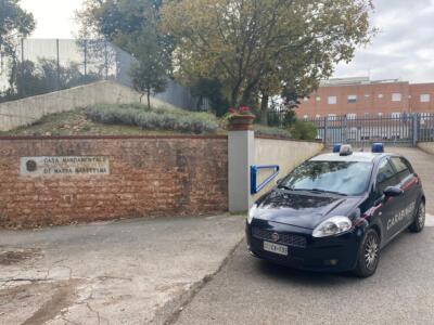 Ricercato, si consegna ai carabinieri