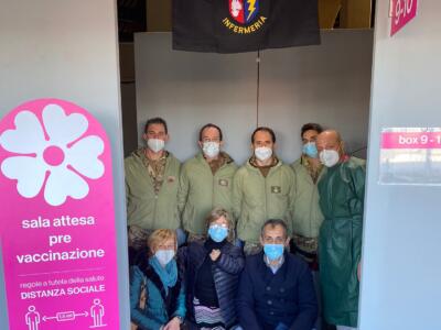 I Carabinieri dell’Infermeria del I° Reggimento Paracadutisti all’Hub Vaccinale di Livorno