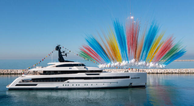 Ferretti Group (Crn) vara uno yacht da 62 metri