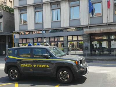 Pisa: controlli Guardia di Finanza in attività commerciali, 25 lavoratori in nero 