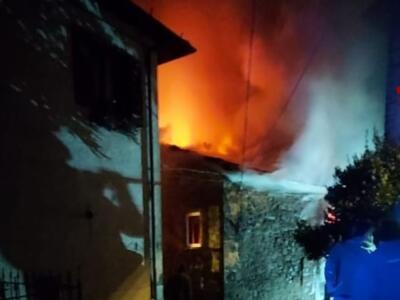 Due feriti nell’incendio della casa, grave una donna