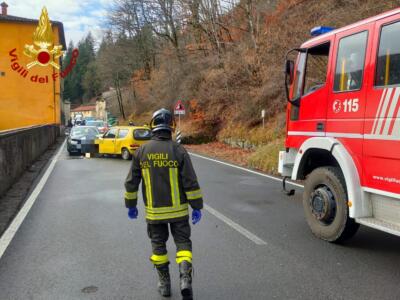 Muore nel frontale tra due auto