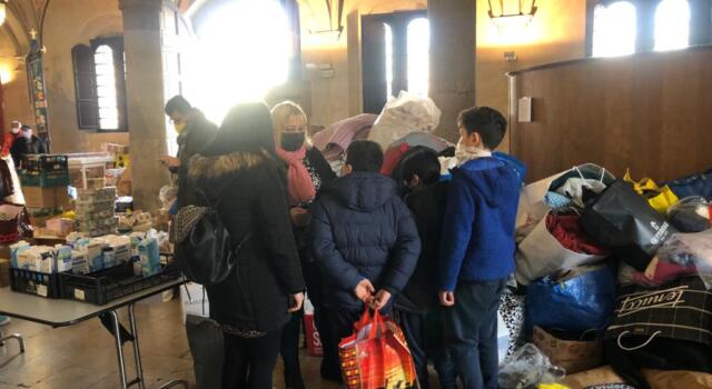 Guerra in Ucraina, i bambini della scuola Zerboglio partecipano alla raccolta organizzata dal Comune di Pisa
