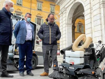 Mezzi ecologici per la raccolta e lo spazzamento in centro storico