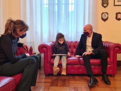 Livorno, ricevuta da Sindaco e Assessora all’Ambiente una bambina di 6 anni che vuole salvare il mare