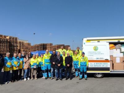 Raccolta per l’Ucraina, il sindaco Giglioli saluta i volontari in partenza per la Polonia
