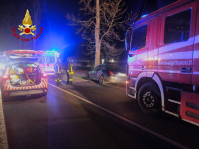 Incidente stradale: va a finire contro un albero con l’auto, deceduto 66enne