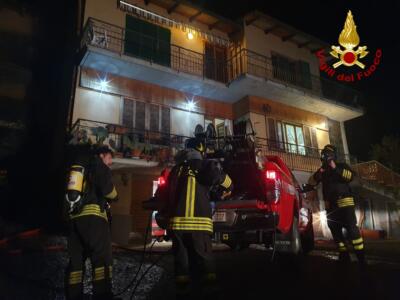 Incendio in condominio, due famiglie evacuate a Greve in Chianti