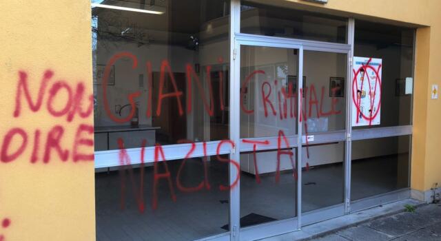 Covid: Pistoia, scritte offensive contro presidente Giani su scuola