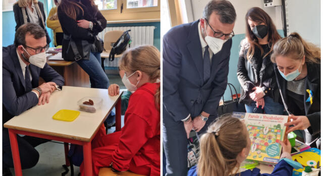 Mazzeo in visita a bambine ucraine accolte in una scuola di Pisa