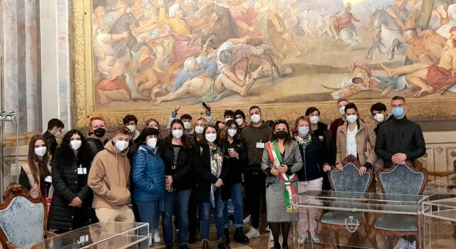 Relazioni, visita in Comune di studenti tedeschi e rumeni ospiti dell’istituto “Da Vinci – Fascetti”