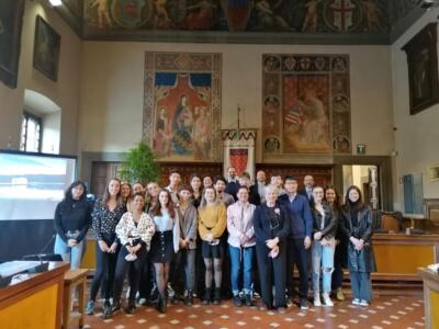 Gli studenti francesi dell’Université Clermont Auvergne in visita a Prato per conoscere il sistema dei Consigli comunali￼￼