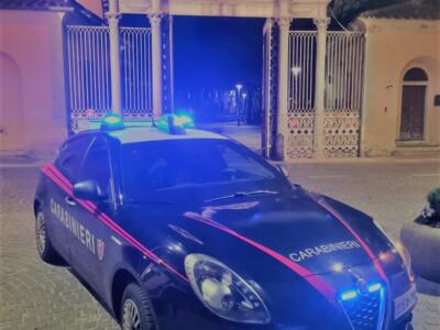 Non sa dove passare la notte: chiama i carabinieri