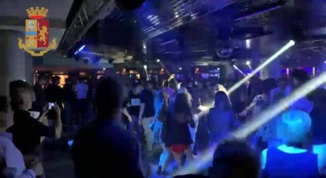 Risse e spaccio fuori la discoteca, Questura intima stop per 8 giorni