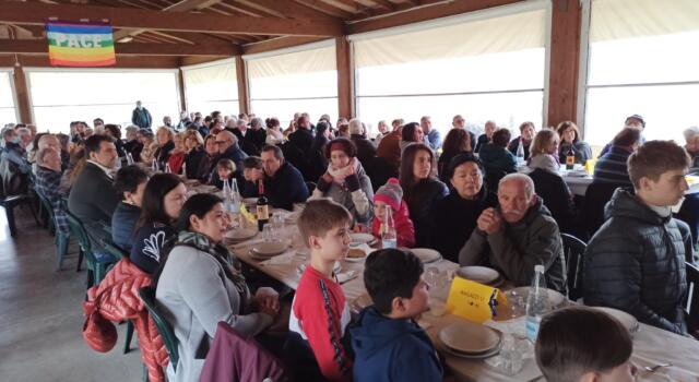 <strong>Oltre 150 cittadini al pranzo della solidarietà per sostenere le famiglie ucraine</strong>