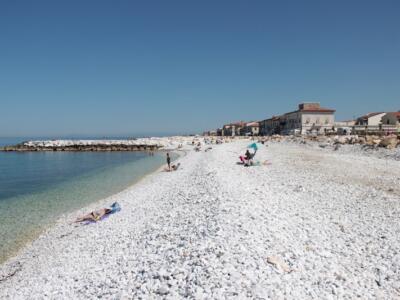  Litorale, al via i lavori di spianamento delle spiagge di ghiaia a Marina di Pisa