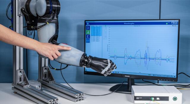 Robotica collaborativa: sensori tattili in fibra ottica e intelligenza artificiale per lo sviluppo di una nuova pelle artificiale sensorizzata