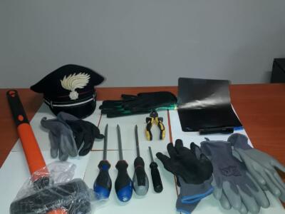 Fermati e denunciati dai carabinieri per possesso di attrezzi atti allo scasso