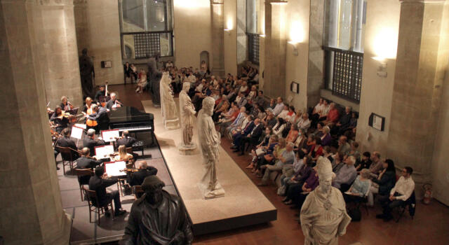 Il fuoriclasse e la promessa: Luca Benucci e Clara Gentile ￼solisti dell’Orchestra da Camera Fiorentina