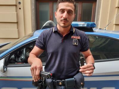 La Polizia di Stato ha denunciato un italiano di 51 anni sorpreso con una pistola finta alla cintola