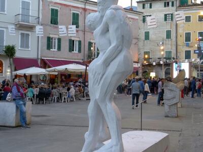 L’arte imprevedibile di Veneziano e Franko B, conto alla rovescia per la white Carrara