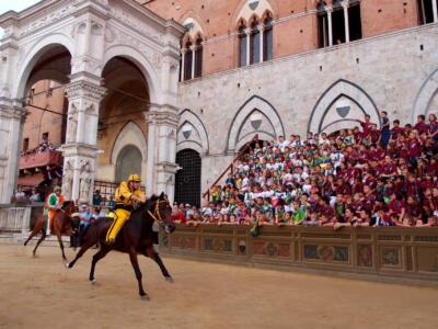 <strong>Palio di Siena 2022: ritorna l’iconica corsa dei cavalli</strong>