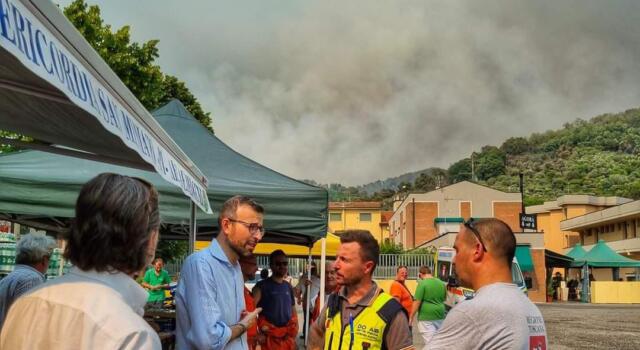 Massarosa, Mazzeo: 500 persone evacuate, 560 ettari bruciati