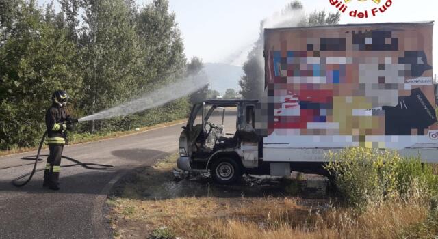 Incendio furgone a Capannori, uscita dell&#8217;autostrada A11