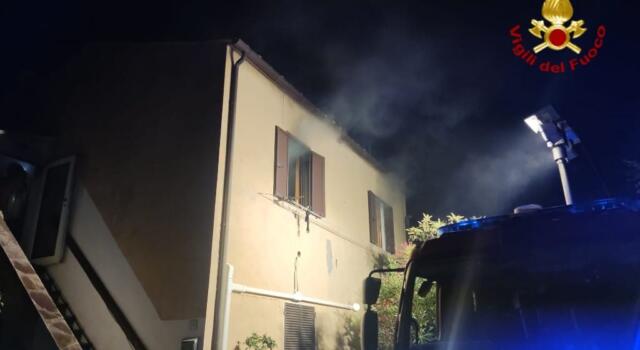 Incendio in appartamento a Portoferraio, una persona coinvolta ma in buone condizioni