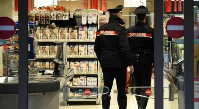 Ruba merce per oltre 2mila euro al supermercato, arrestato 59enne