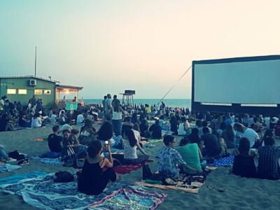 “Cinema sul mare”: il maxischermo gonfiabile del Bagno degli Americani si accende l’11 luglio
