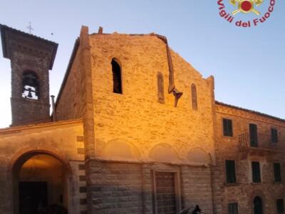 Crollata la facciata della Chiesa di S. Andrea Apostolo a San Giovanni Oliveto. Non ci persone coinvolte