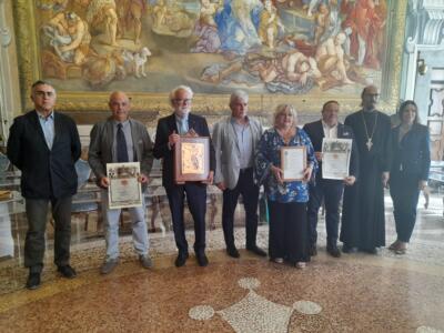 Pisa, all’assessore al sociale il riconoscimento della Confederazione Internazionale dei Cavalieri Crociati Guardiani di Pace 