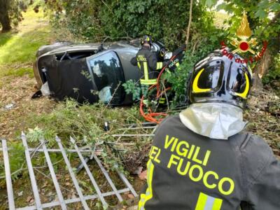 Incidente stradale, persona rimasta incastrata nell’abitacolo, estratta dai Vigili del Fuoco