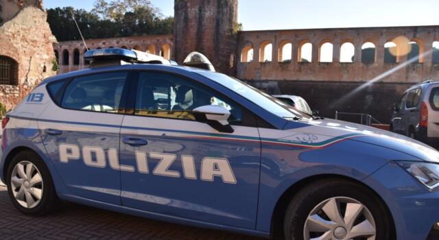 Pisa: lite in una struttura ricettiva, la polizia sequestra armi non denunciate
