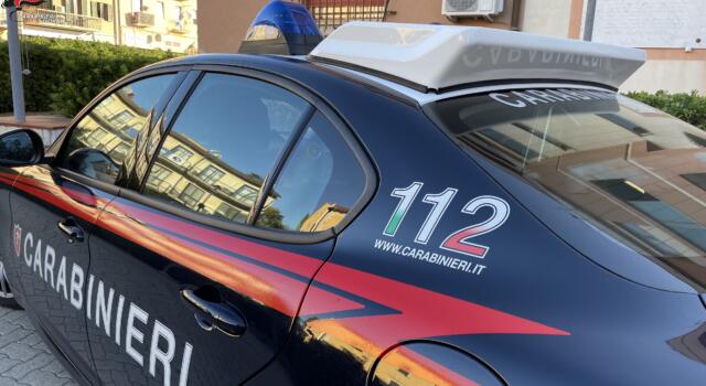 Arrivano i Carabinieri mentre cerca di svaligiare appartamento, arrestato 33enne