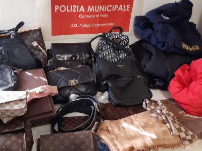 Polizia municipale Prato, sequestrati prodotti con marchi di alta moda contraffatti