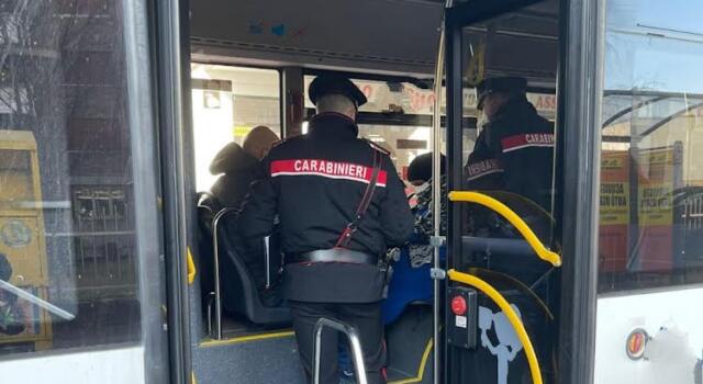 Grosseto: molesta studenti sui bus, identificato dai carabinieri 